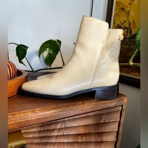 Beautiful cream Sam Edelman booties